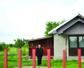 Foto Capela mortuară din Tufeni, cuibuşor de nebunii