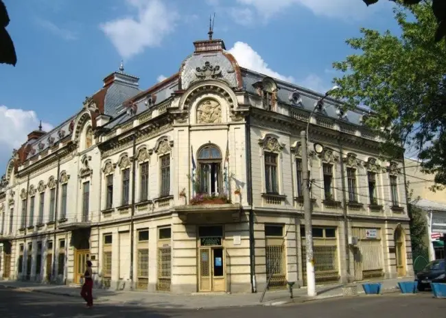 Foto Barbu şi afacerea Casa de Cultură