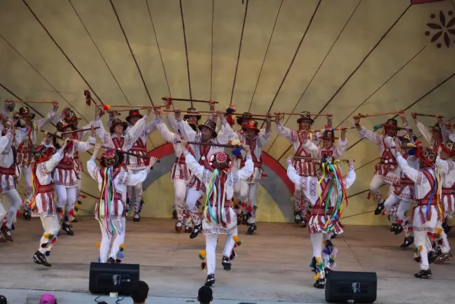 Foto Ceata de călușari din comuna Oporelu, câștigătoarea Festivalului Internațional de Folclor „Călușul Românesc”