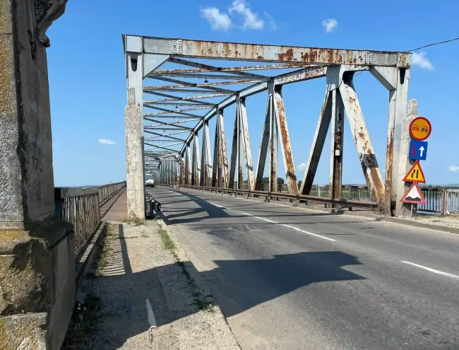 Foto Lucrări pe „Podul Olt”, din Slatina. Traficul se desfăşoară alternativ