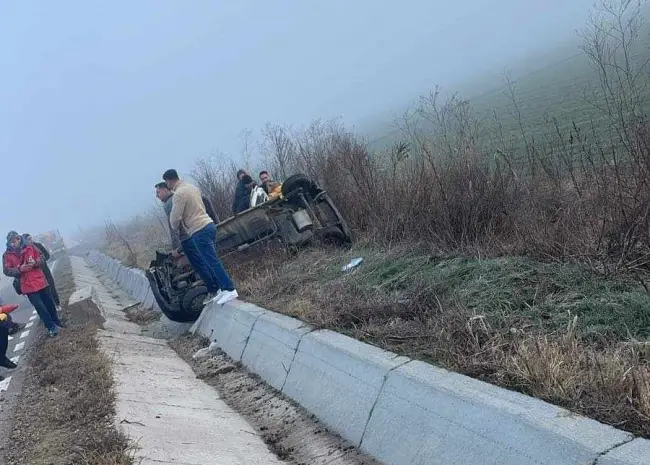 Foto FOTO. Trei persoane rănite, în urma unui accident petrecut între Brebeni şi Coteana