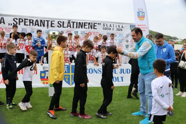 Foto FOTO&VIDEO. Cupa „Speranţe Slătinene” şi-a desemnat câştigătorii. Trofeele înmânate de primarul Slatinei