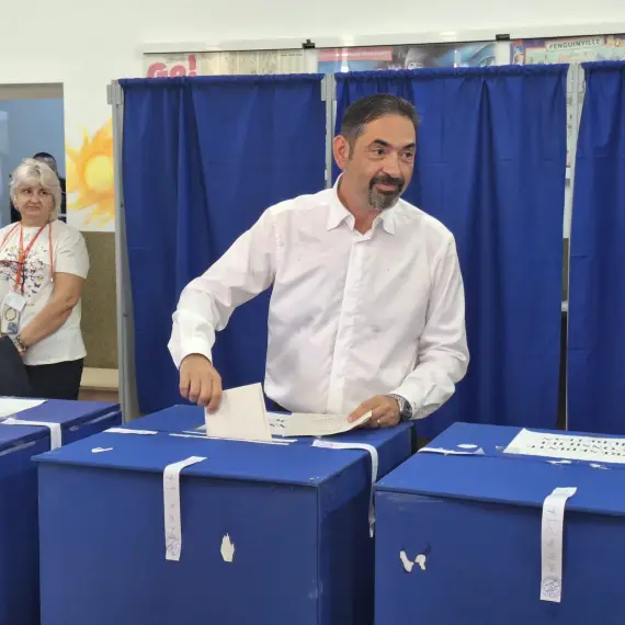 Foto Emil Moţ: „Astăzi am votat pentru continuitate! Am votat pentru noi, slătinenii, pentru familia noastră”