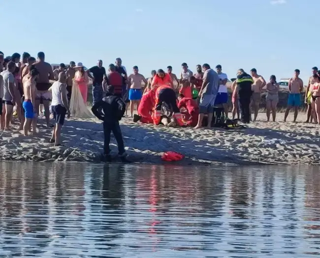 Foto ISU Olt, intervenţie în Teleorman, după ce un tânăr s-a înecat în râul Olt