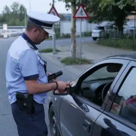 Foto Poliţiştii olteni au reţinut 137 de permise în minivacanţa de Rusalii