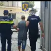 Imagine VIDEO. Bărbat, din Obârşia, arestat preventiv după ce a ameninţat cu cuţitul o tânără în scara unui bloc din Slatina