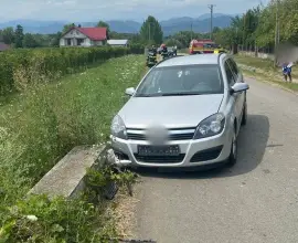 Foto Accident în Vâlcea: O mașină din Vitomirești a lovit un cap de pod, patru persoane rănite