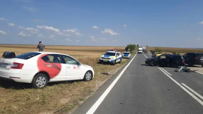 Foto Accident în afara localităţii Brâncoveni, pe DN 64. O persoană rănită, după impactul între două autoturisme