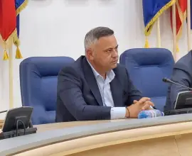 Foto Despăgubirile pentru secetă vor fi plătite fermierilor în octombrie, a anunţat de la Slatina ministrul Agriculturii