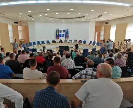 Foto Statul va oferi o primă de asigurare de 3.000 lei/ha pentru fermieri, anunță ministrul Florin Barbu la Slatina