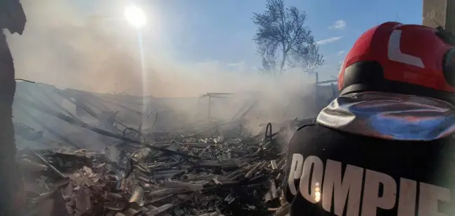 Foto VIDEO&FOTO. Incendiu puternic, în comuna Vâlcele, izbucnit de la o tigaie cu ulei