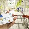 Imagine Pragul de venit până la care se acordă cardurile de alimente a crescut de la 2.000 la 2.210 lei