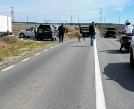 Foto Coliziune între două autoturisme pe drumul Slatina-Brebeni. O tânără, transportată la spital (VIDEO)