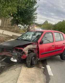 Foto Două persoane rănite, într-un accident rutier produs la Brebeni