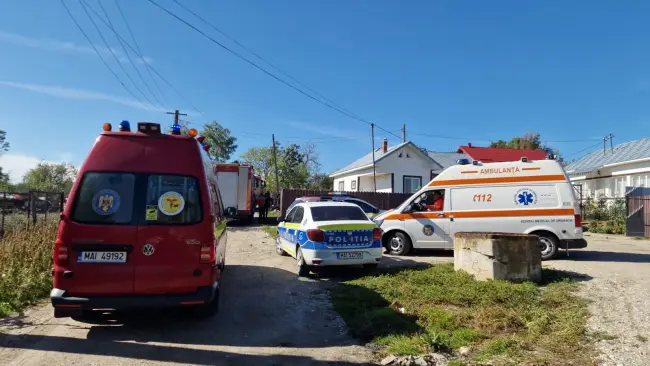 Foto Un bărbat din Movileni şi-a incendiat casa, după o ceartă cu soţia. A fost internat la psihiatrie (FOTO)