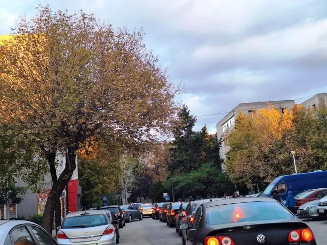 Foto Trafic haotic în Slatina: Bulevardul A.I. Cuza blocat şi luni dimineaţă după “Zilele Recoltei“