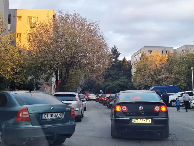 Foto Trafic haotic în Slatina: Bulevardul A.I. Cuza blocat şi luni dimineaţă după “Zilele Recoltei“