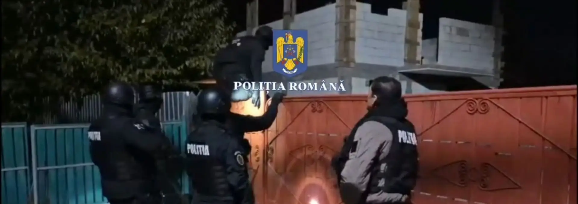 Foto Percheziţii făcute în comuna Izvoarele de Poliţia Animalelor (VIDEO)