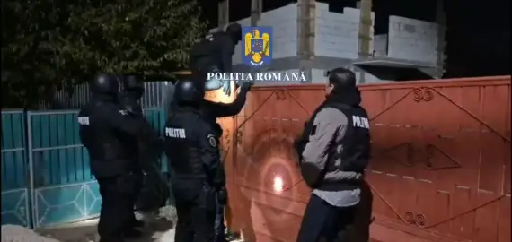 Foto Percheziţii făcute în comuna Izvoarele de Poliţia Animalelor (VIDEO)