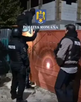 Foto Percheziţii făcute în comuna Izvoarele de Poliţia Animalelor (VIDEO)