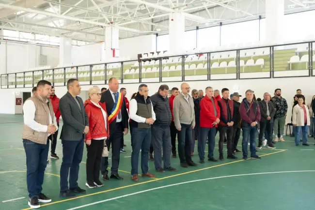 Foto Sală de sport modernă, inaugurată la Slătioara (FOTO)