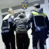 Foto Femeie din Găvăneşti, bătută cu pumnii, picioarele și un furtun. Soțul agresor, în arest (VIDEO)