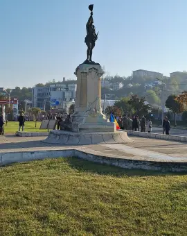 Foto Ziua Armatei Române, sărbătorită la Slatina printr-o ceremonie la Monumentul Ecaterinei Teodoroiu (FOTO)