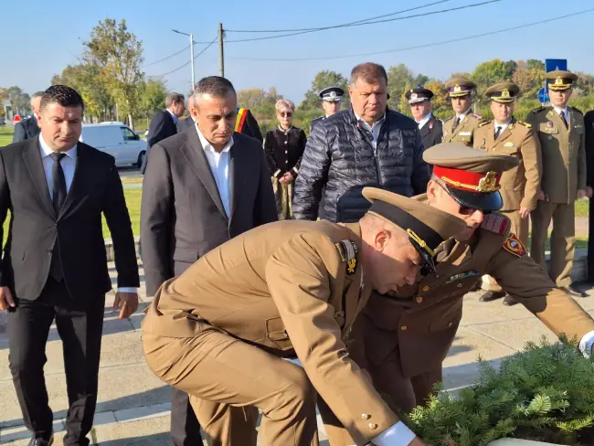 Foto Ziua Armatei Române, sărbătorită la Slatina printr-o ceremonie la Monumentul Ecaterinei Teodoroiu (FOTO)