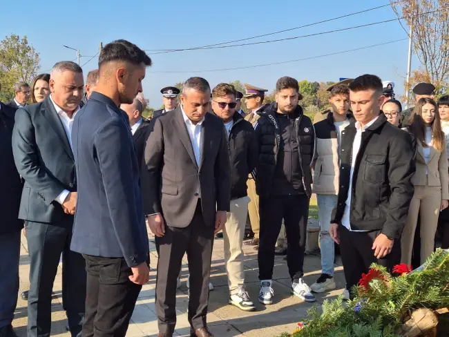 Foto Ziua Armatei Române, sărbătorită la Slatina printr-o ceremonie la Monumentul Ecaterinei Teodoroiu (FOTO)