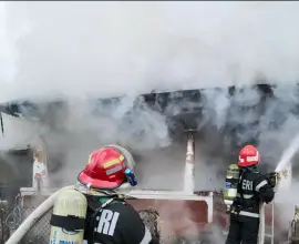 Foto Incendiu devastator la Studina: Anexă gospodărească mistuită de flăcări 