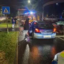 Foto    Accident în Slatina, seara trecută. O femeie a fost lovită de o maşină pe trecerea de pietoni