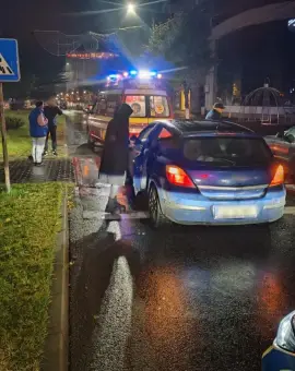 Foto    Accident în Slatina, seara trecută. O femeie a fost lovită de o maşină pe trecerea de pietoni