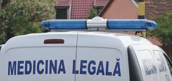 Foto Bărbat găsit spânzurat într-un bloc din Slatina