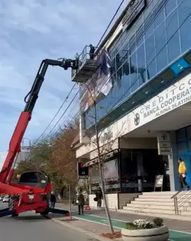 Foto Decizie BEJ: Bannerul electoral ilegal al PNL Slatina, înlăturat 