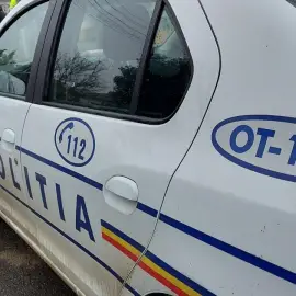 Foto Adolescent recidivist reținut pentru tentativă de omor, în Slatina. A atacat un bărbat de 72 de ani cu un scaun, în propria locuință