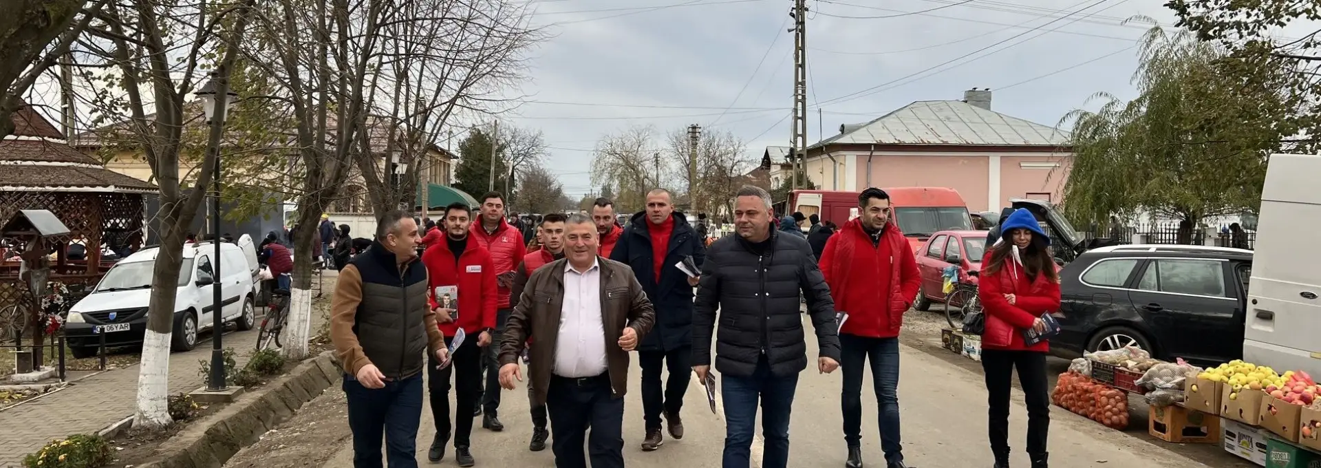 Foto Primarul PNL din Traian îl susţine pe Marcel Ciolacu. Campanie alături de PSD Olt, în târgul din comună (FOTO)