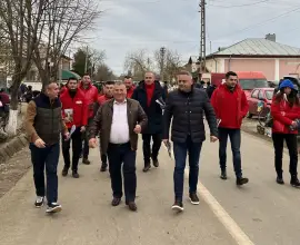 Foto Primarul PNL din Traian îl susţine pe Marcel Ciolacu. Campanie alături de PSD Olt, în târgul din comună (FOTO)