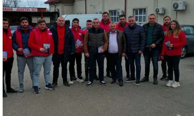 Foto Primarul PNL din Traian îl susţine pe Marcel Ciolacu. Campanie alături de PSD Olt, în târgul din comună (FOTO)