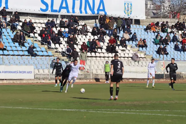 Foto CSM Slatina pierde, scor 1-2, duelul cu Chiajna. Oprescu: „Golurile s-au primit pe greşeli personale foarte mari”