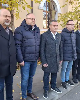 Foto Marius Oprescu și liderii PSD Olt, vot pentru un viitor mai predictibil: Am votat pentru un preşedinte normal, echilibrat, care să stea mereu printre oameni