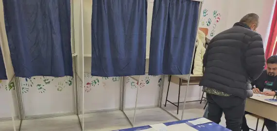 Foto Competiție strânsă pentru turul 2 al alegerilor prezidențiale, conform primelor exit-poll-uri