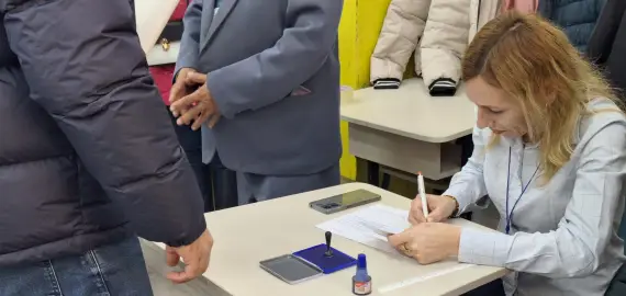 Foto Noi rezultate exit-poll: Se conturează lupta pentru turul al doilea al prezidențialelor