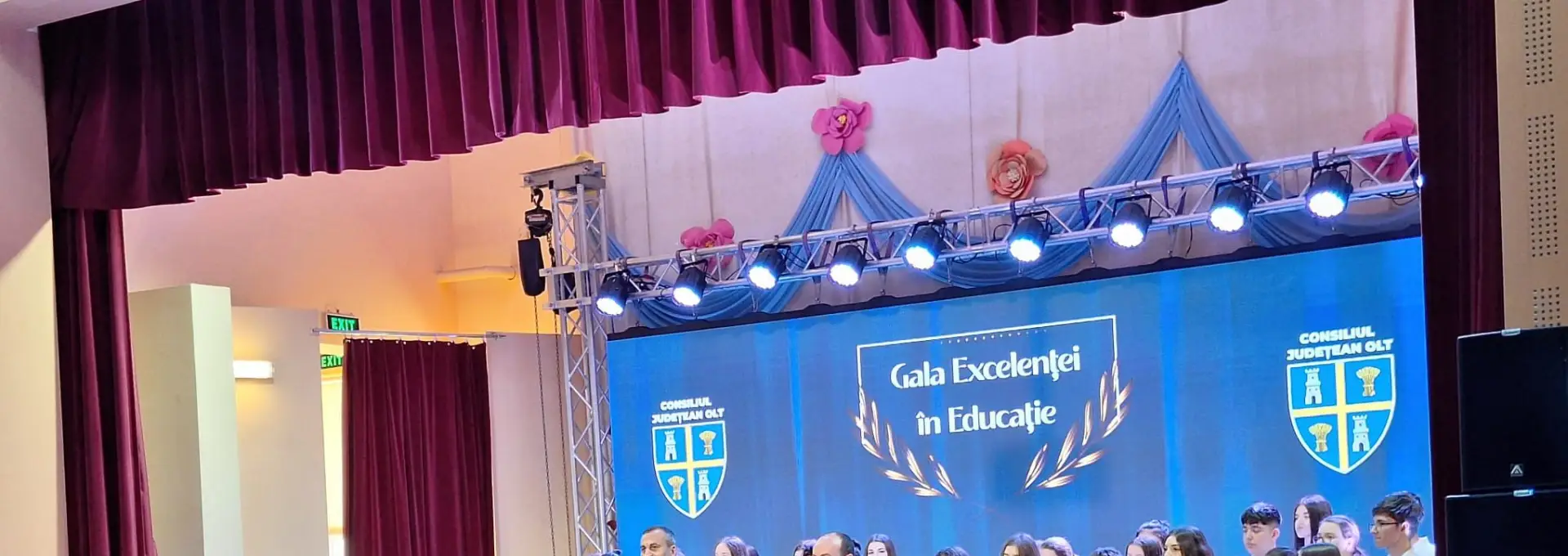 Foto Consiliul Judeţean recunoaşte performanţa. Aproape 1.000 de olimpici şi profesori, premiaţi la Gala Excelenţei în Educaţie (FOTO)