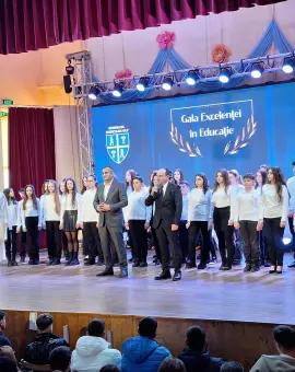 Foto Consiliul Judeţean recunoaşte performanţa. Aproape 1.000 de olimpici şi profesori, premiaţi la Gala Excelenţei în Educaţie (FOTO)