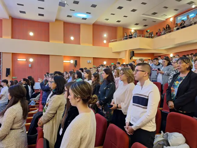 Foto Consiliul Judeţean recunoaşte performanţa. Aproape 1.000 de olimpici şi profesori, premiaţi la Gala Excelenţei în Educaţie (FOTO)