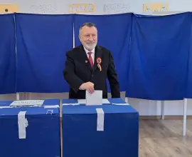 Foto Paul Stănescu: În această zi de mare sărbătoare îi rog pe toți românii să vină la vot