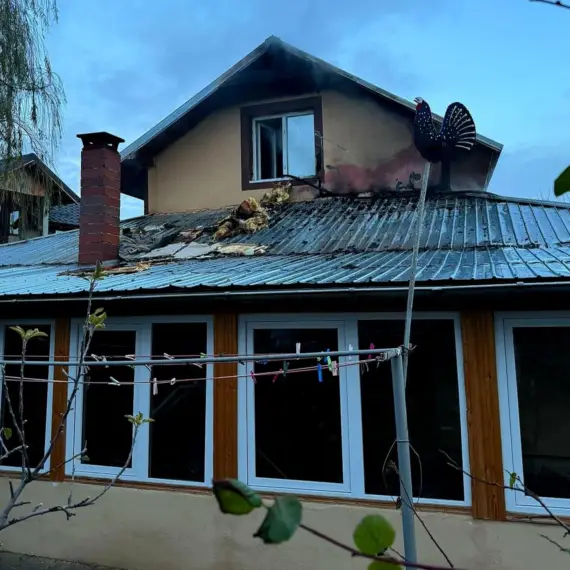 Foto Incendiu în Şerbăneşti, din cauza unui frigider