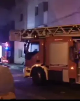 Foto VIDEO. Un bărbat a fost găsit mort, în urma unui incendiu izbucnit într-o garsonieră de pe strada Drăgăneşti