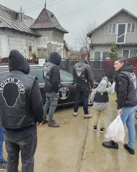 Foto Motocicliștii South Side Riders Club Slatina au adus bucurie de Crăciun copiilor din Curtişoara