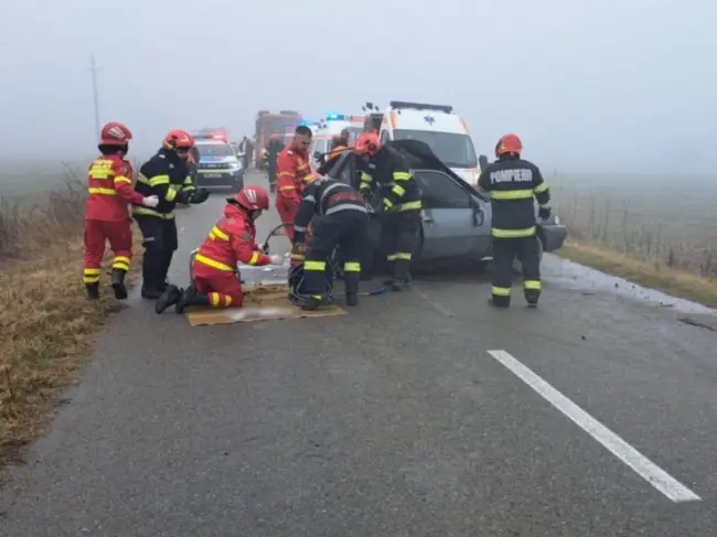 Foto Accident pe DJ 546 A. Două persoane decedate, iar alta rănită grav